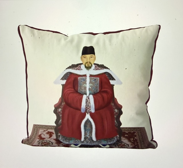 Chinese Ancestor Emperor Cushion Cover – Portrait in Blue or Red Robes - Image 3