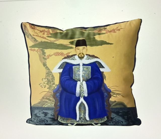 Chinese Ancestor Emperor Cushion Cover – Portrait in Blue or Red Robes - Image 2