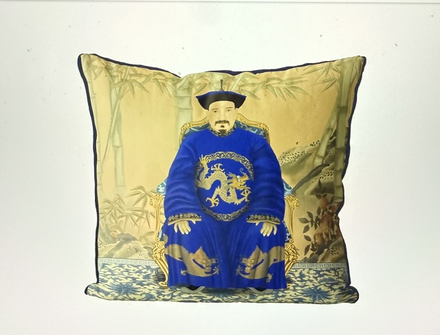 Chinese Ancestor Emperor II Cushion Cover– Portrait in Blue or Red Robes - Image 2
