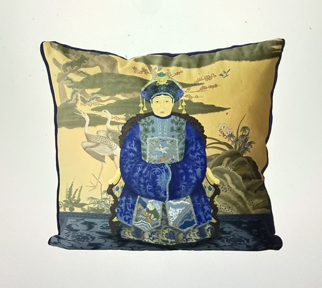 Chinese Ancestor Empress Cushion Cover – Portrait in Blue or Red Robes - Image 3