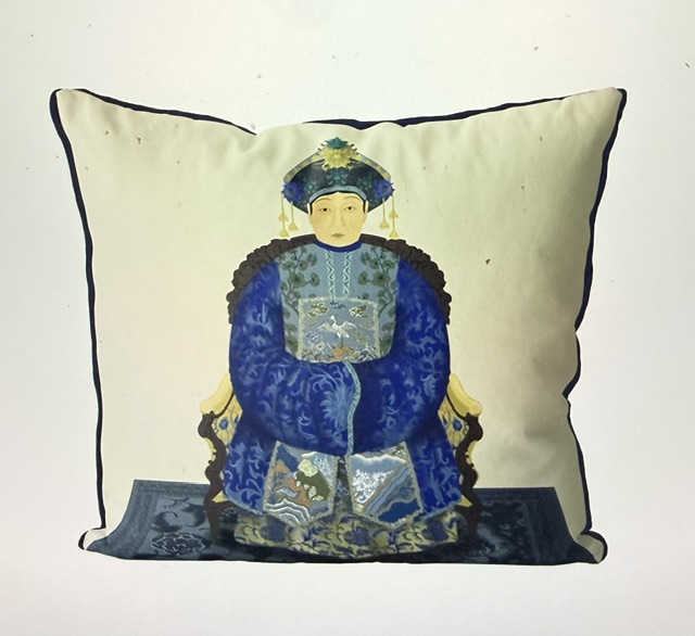 Chinese Ancestor Empress Cushion Cover – Portrait in Blue or Red Robes - Image 4