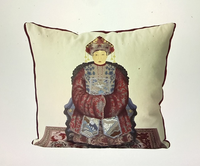 Chinese Ancestor Empress Cushion Cover – Portrait in Blue or Red Robes - Image 2